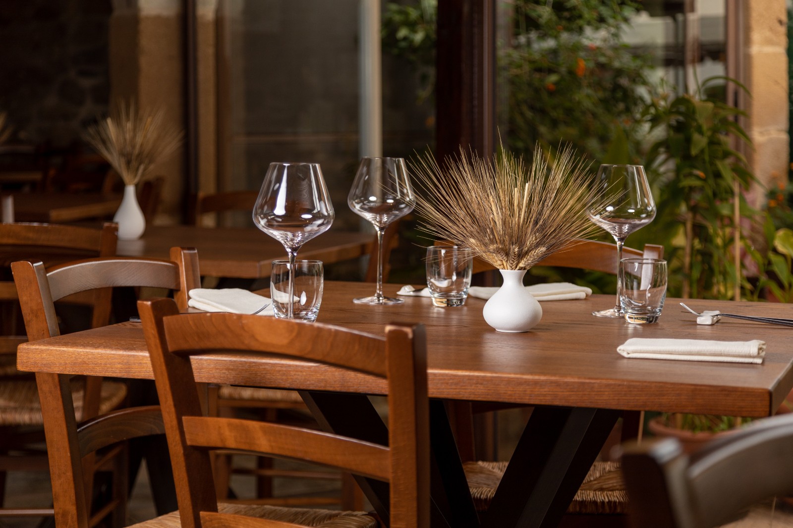 Sala del ristorante Casa Marmida alla luce del giorno